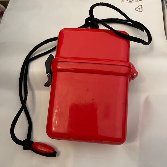 Looney Tunes 1997 Warner Bros Six Flags Tasmanian Devil Coin ID Protector Case - Picture 3 of 6